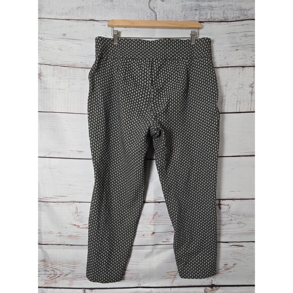 Attyre Womens Pants Size 16W Black Gold Diamond Print Pull On Ankle Length Plus - Picture 3 of 9